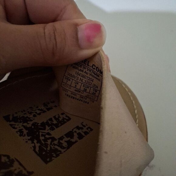 Sorel Strap Flat Golden Sandals Size 7 - Picture 5 of 6